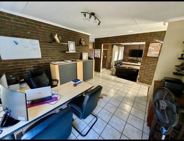 3 BEDROOM HOUSE FOR SALE IN VANDERBIJLPARK SE 2